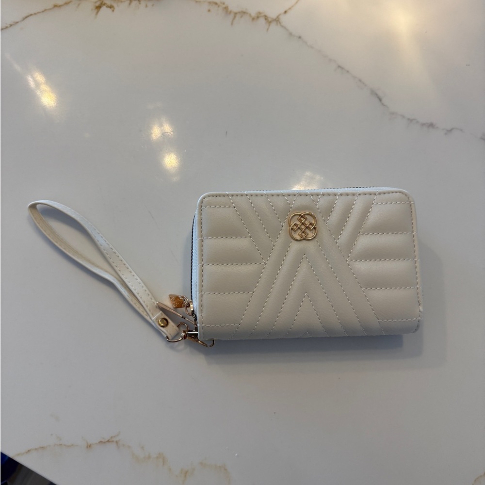 Daisy Fuentes Dual Compartment Wallet